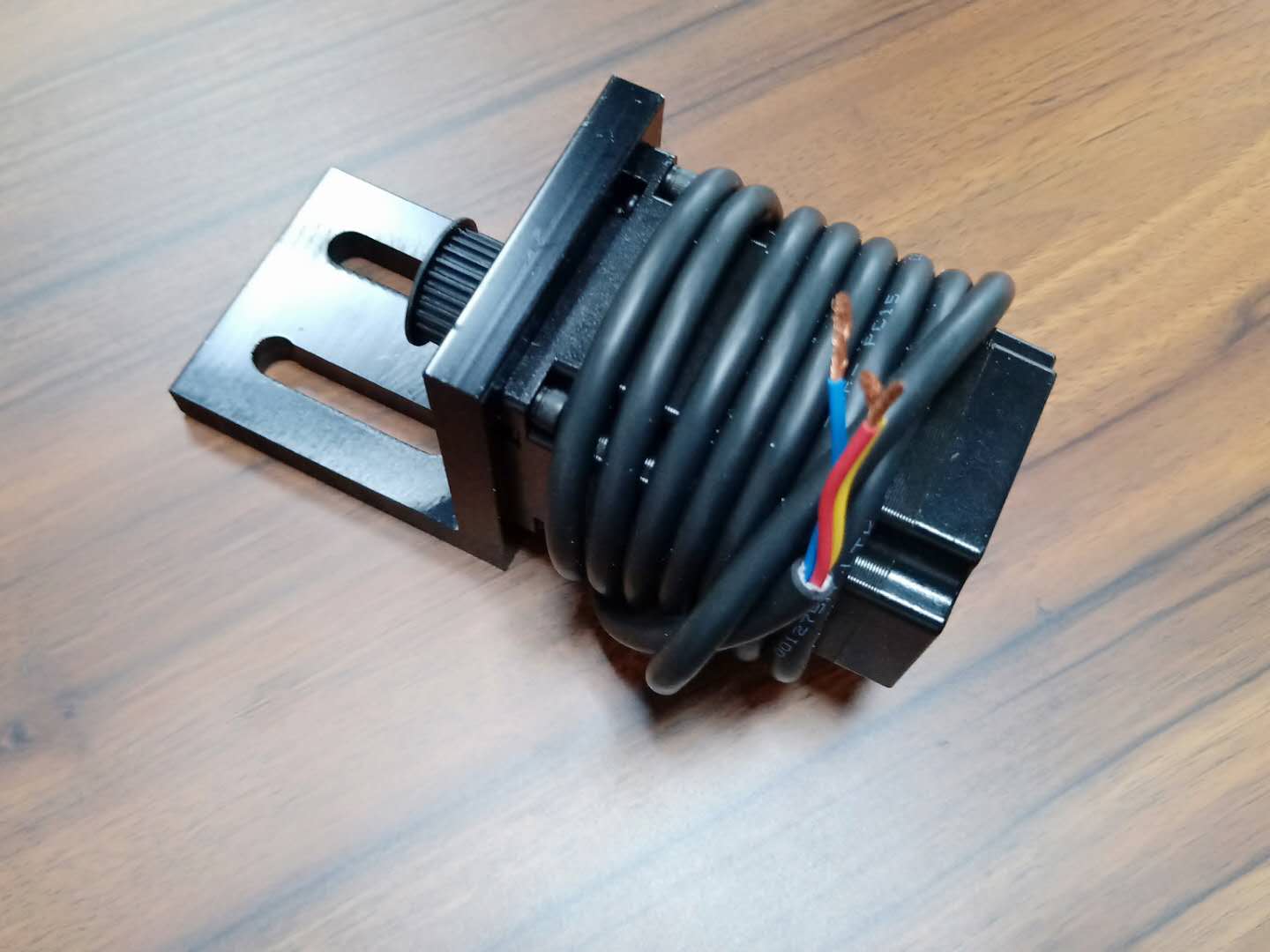 小型激光切割機(jī)為什么會(huì)出現(xiàn)亂切割的情況？