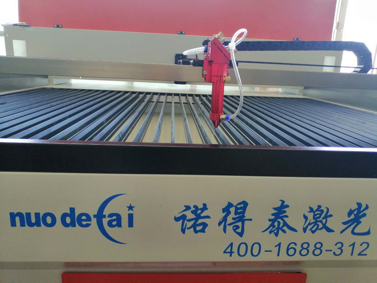 大幅面亞克力激光切割機面臨哪些技術(shù)方面的問題？