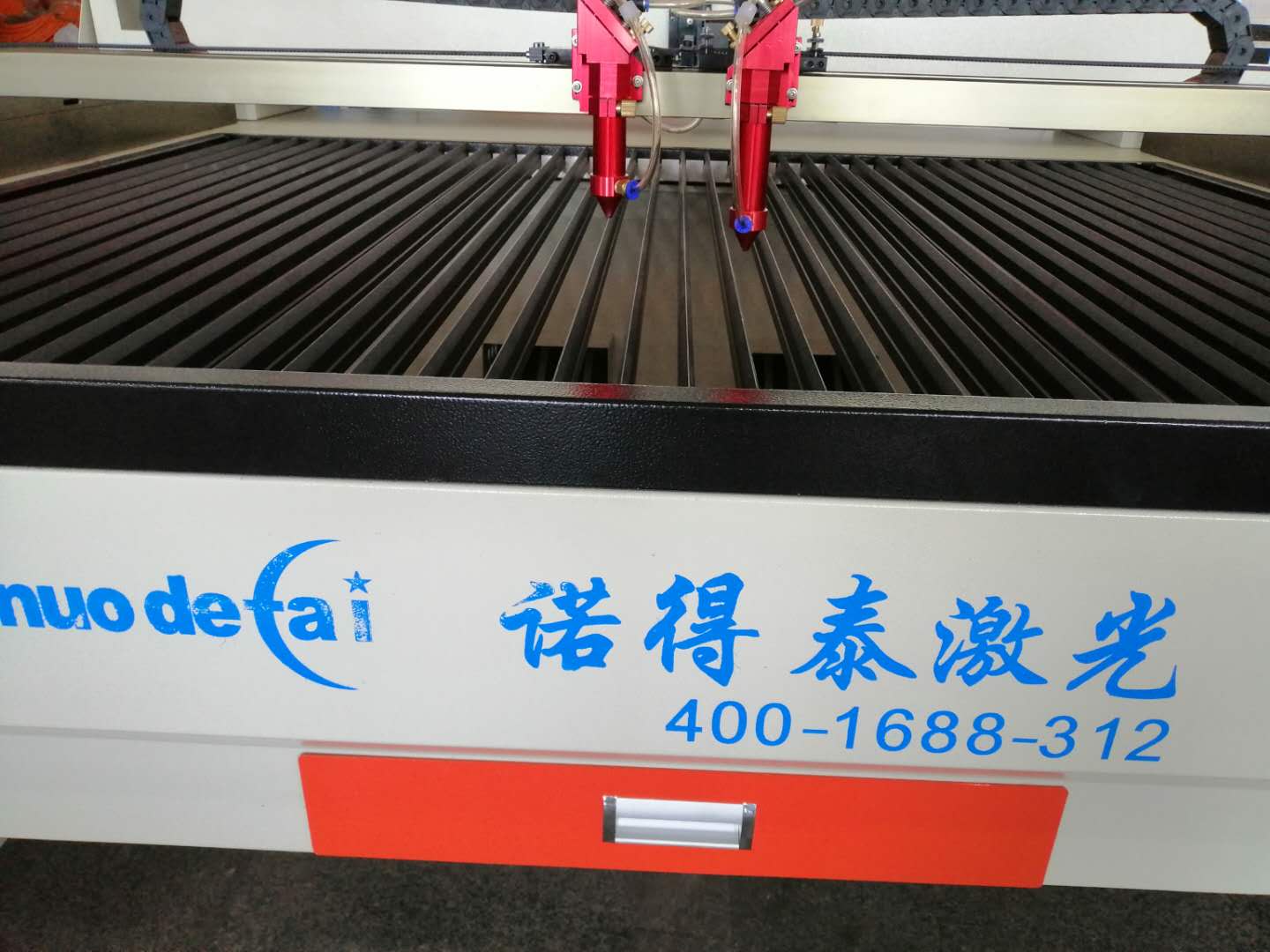 在小飾品行業(yè)激光切割機(jī)的作用能做到切割與雕刻！
