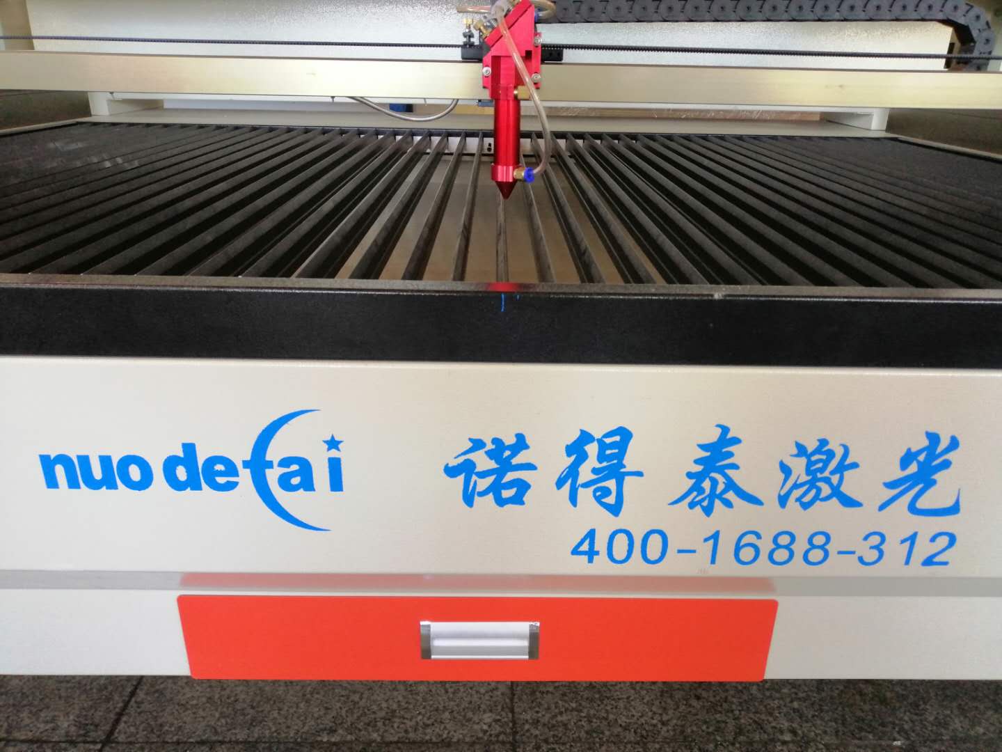 竹木制品旋轉(zhuǎn)激光切割機的一個工作原理？價格如何！