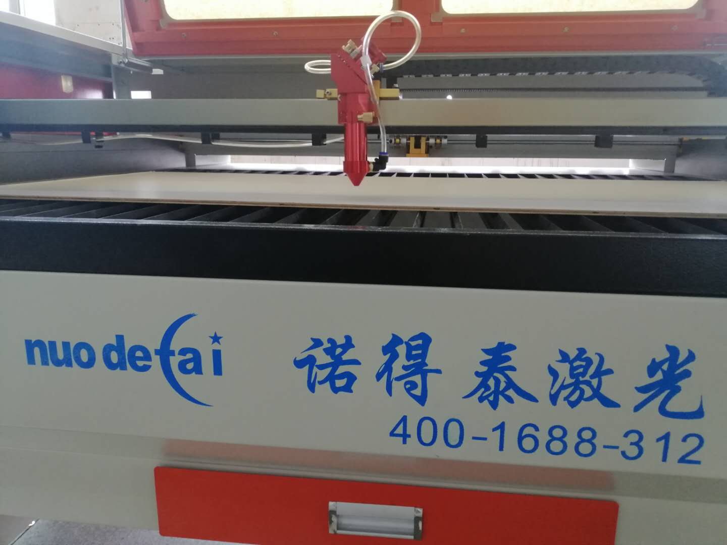 廣告行業(yè)用亞克力激光切割機加工的特點在哪里？