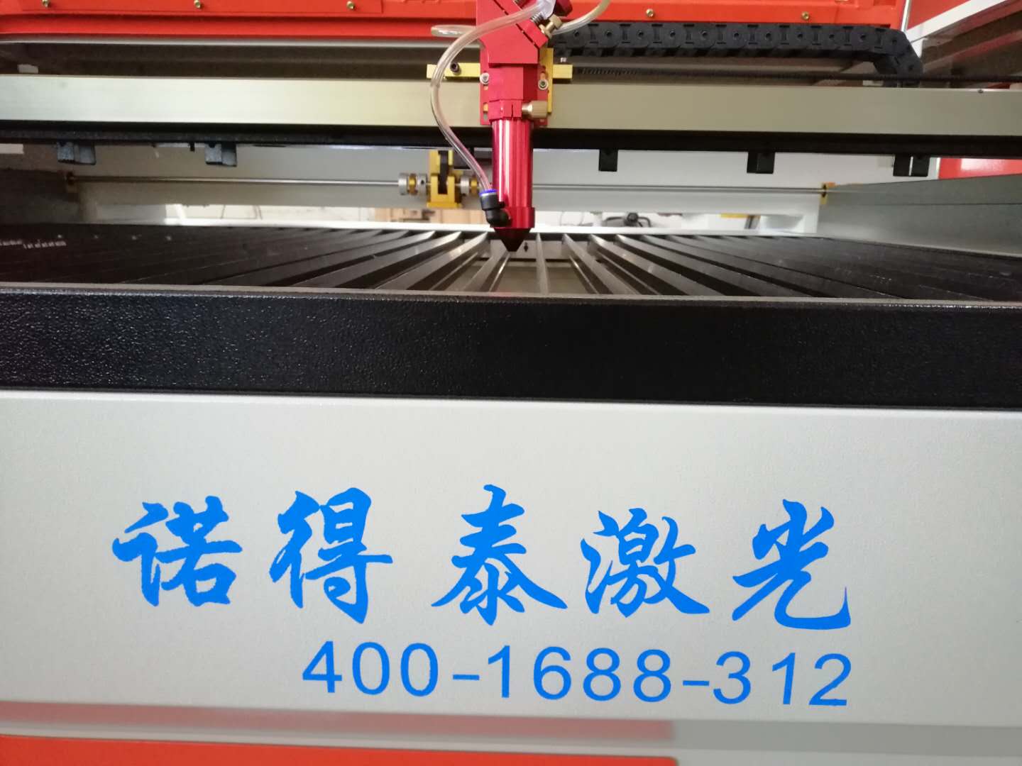 應(yīng)用于光伏行業(yè)光伏板激光切割機價格多少錢一臺？