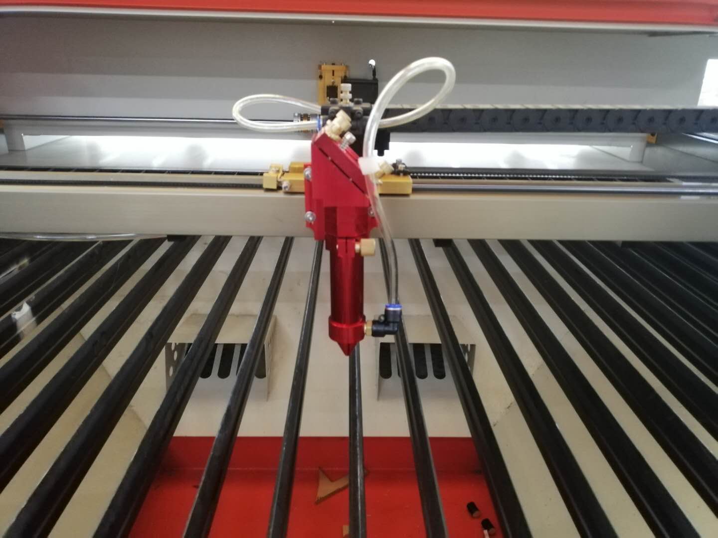 做小飾品為什么需要一臺激光切割機來幫助你！
