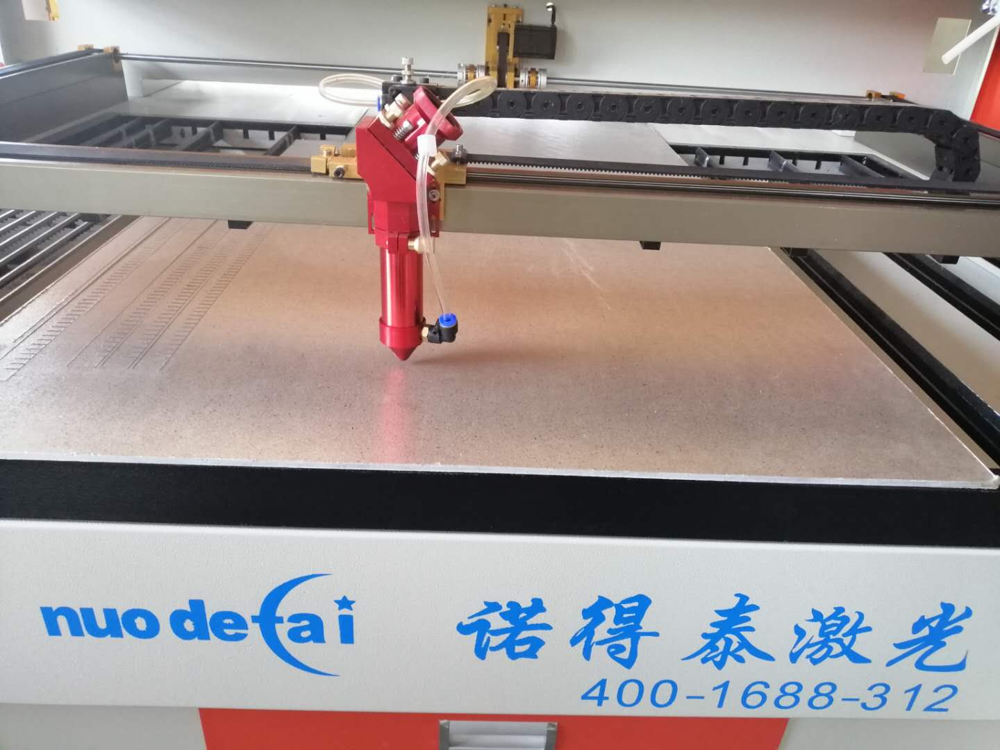 如何判斷小型非金屬材料激光切割機(jī)光學(xué)鏡片質(zhì)量好與壞？