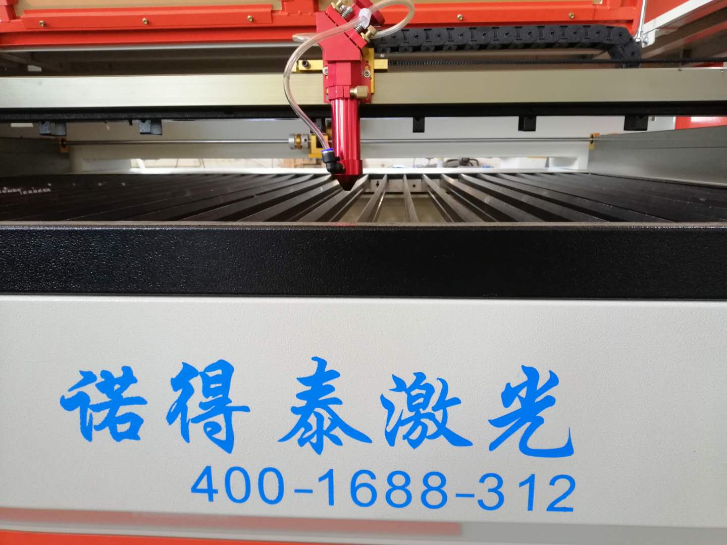 終于活成想要的樣子：亞克力激光切割機越來越受歡迎！