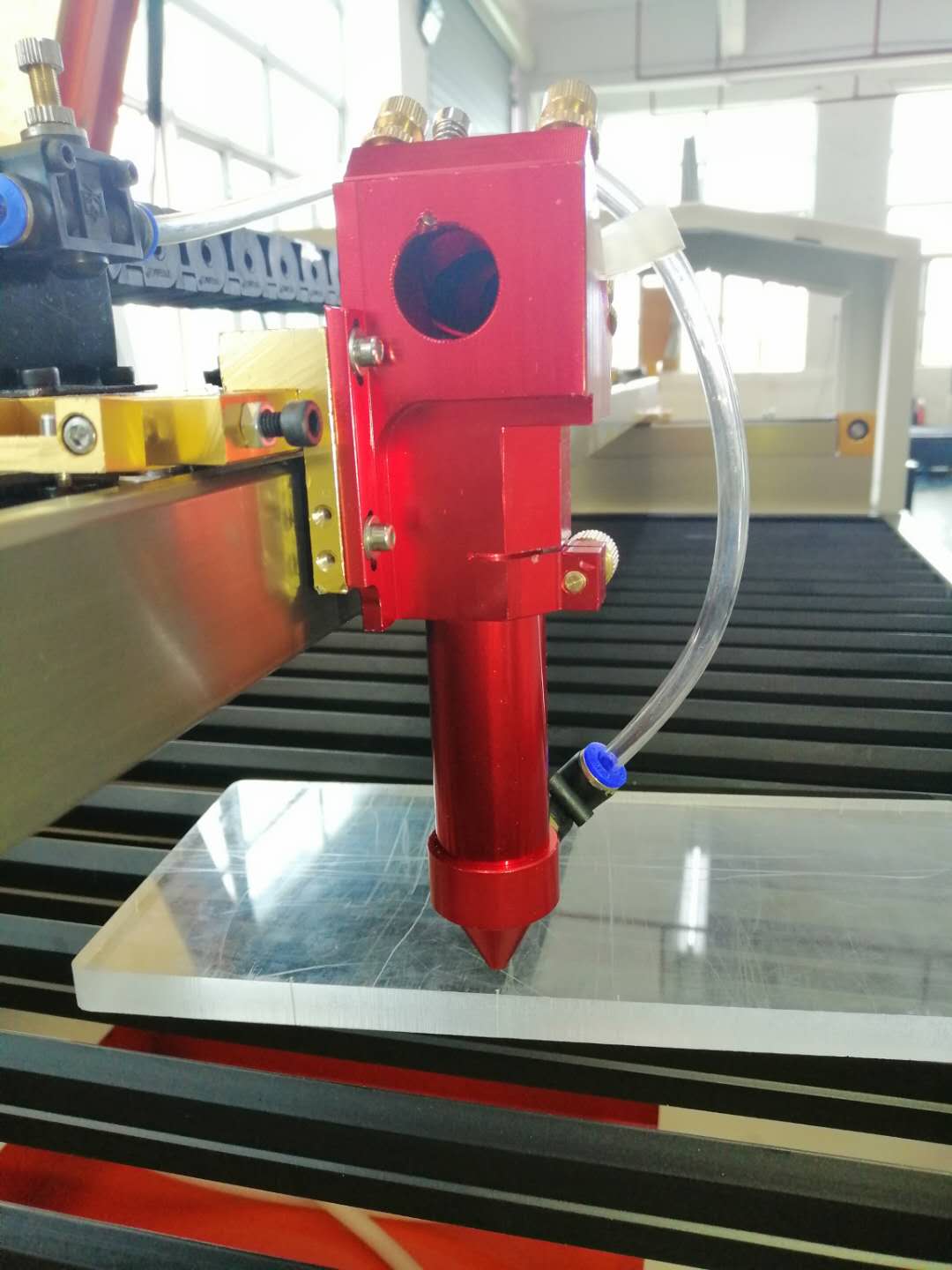 我的亞克力激光切割機加工有毛刺該怎么辦？